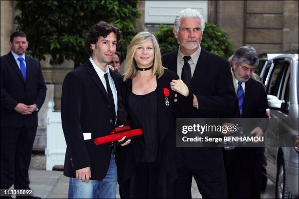 President Nicolas Sarkozy Awards The 'Legion D'Honneur' To Barbra Streisand At The Elysee Palace In Paris, France On June 28, 2007 - Barbra Streisand...