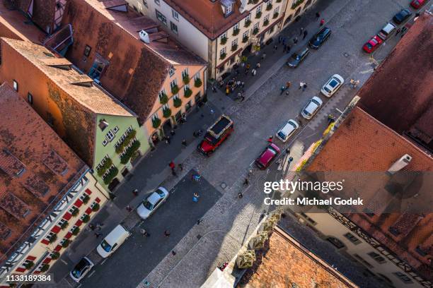 aerial view looking straight down on rothenburg ob der tauber - empena - fotografias e filmes do acervo