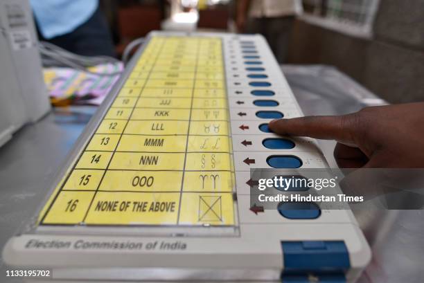 Ivotion Machine Indian Voting Machine Photos and Premium High Res Pictures - Getty Images