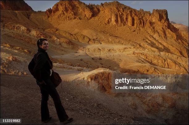 On The Marches Of The Show 'Echappees Belles' In Chebika, Tunisia On March 15, 2007 - Sophie Jovillard, animator of the show 'Echappees belles',...