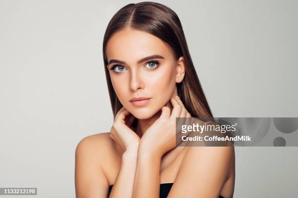 beautiful woman. soft make-up and perfect skin. - model beauty imagens e fotografias de stock