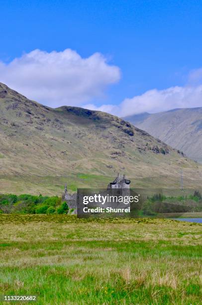 kilchurn castle ruins - kilchurn castle stock pictures, royalty-free photos & images