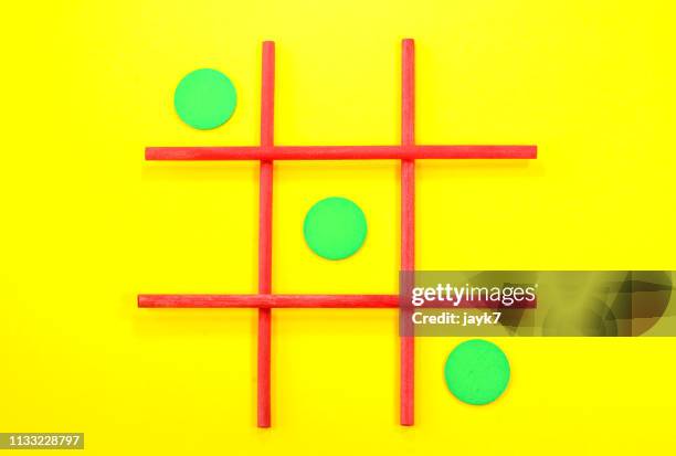 tic tac toe game - tic tac toe stock pictures, royalty-free photos & images