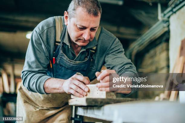 arbeiten mit holz - workbench stock-fotos und bilder