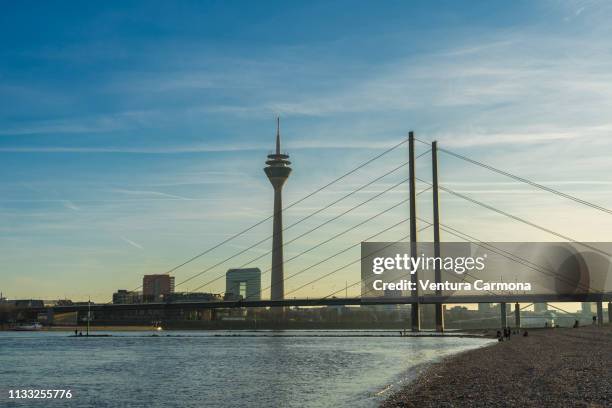 rhine river bank in düsseldorf, germany - uferviertel fotografías e imágenes de stock