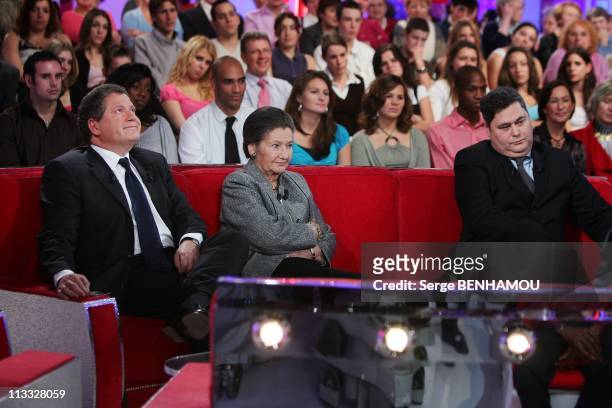 Simone Veil On 'Vivement Dimanche' Tv Show In Paris, France On December 05, 2007 - Simone Veil with her sons Jean and Pierre-Francois