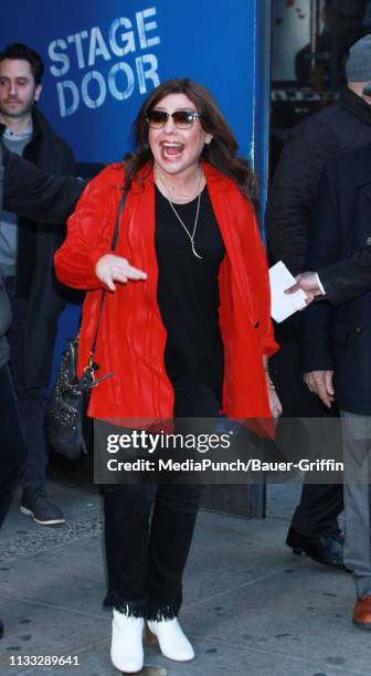 Rachel Rax White Rachael Ray Sunglasses Photos and Premium High Res Pictures - Getty Images