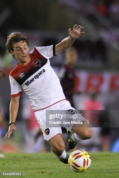 Jerónimo Cacciabue of Newell's All Boys controls the ball during a match between River Plate and Newell's Old Boys as part of Superliga 2018/19 at...