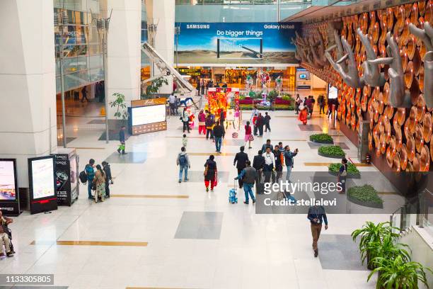 aeroporto internacional indira gandhi em nova deli, índia - delhi airport - fotografias e filmes do acervo