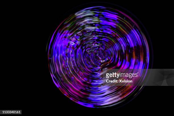 cymatic patter of water under different frequency sound driven - sound wave stock-fotos und bilder