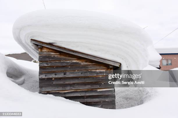 Overhang Pattern Snow 174 Roof Overhang Stock Photos, High-Res Pictures, and Images - Getty ...