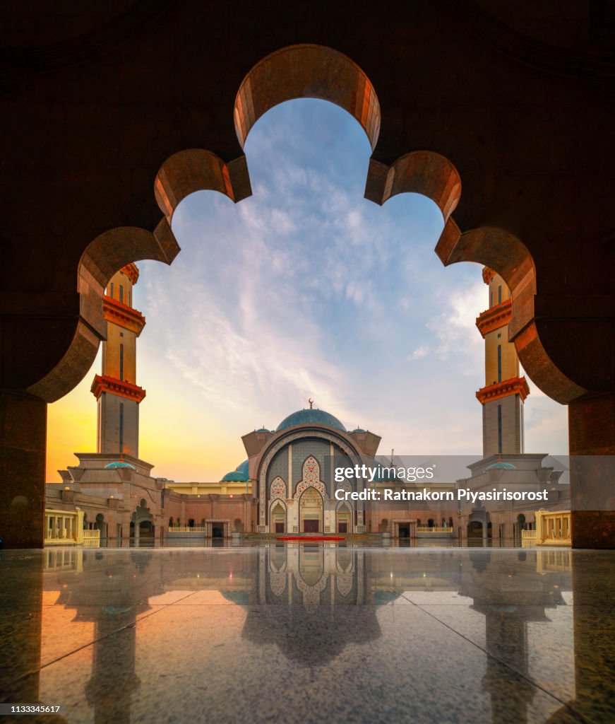 Sunset Scene of Wilayah Persekutuan mosque in Kuala Lumpur