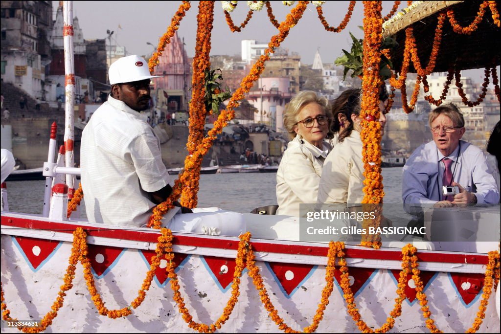 French President'S Wife Bernadette Chirac Visits The Ghats On The Gange River Banks, And The Dhamekh Stupa Archeological Museum. On February 20Th, 2006. In Benares, Brazil