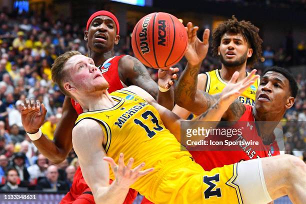 Michigan forward Ignas Brazdeikis fights for a loose ball during the NCAA Division I Men's Championship Sweet Sixteen round basketball game between...