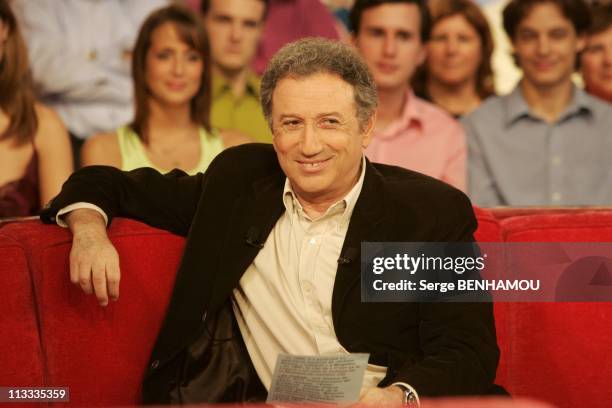 Vivement Dimanche Tv Show - On November 2Nd, 2005 - In Paris, France - Here, Michel Drucker