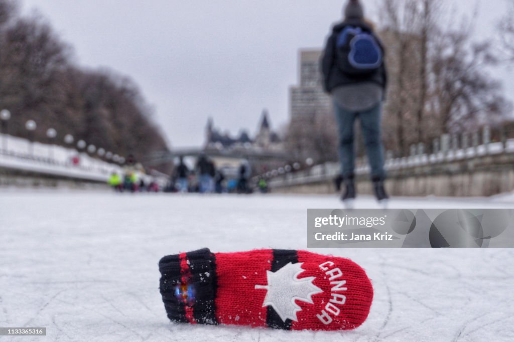 Red mitt and the winter view of the Rideau Canal Skateway in Ottawa during Winterlude 2019. The world’s longest skating rink is enjoyed by many skaters.