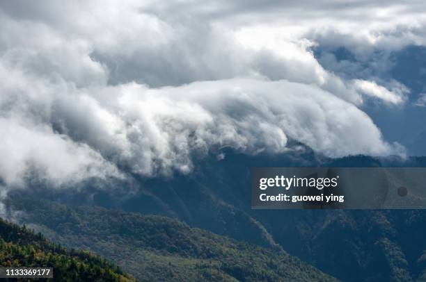 gongga mountain peak - 大自然 - fotografias e filmes do acervo