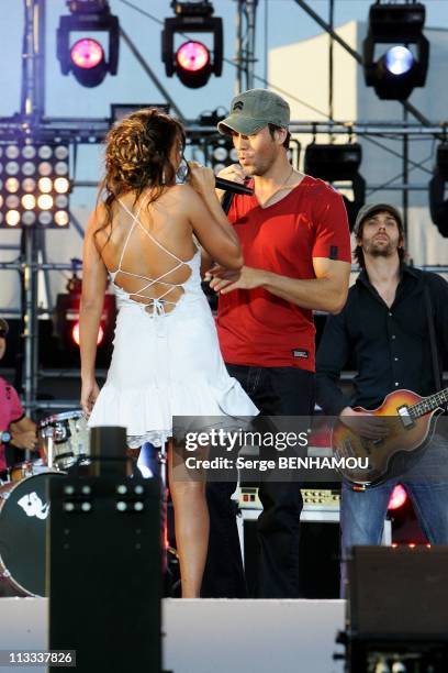 'Fete De La Musique 2008' In Paris, France On June 21, 2008 - Nadiya and Enrique Iglesias.