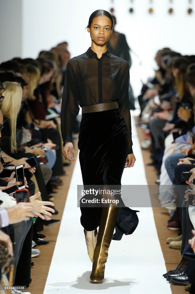 Akris : Runway - Paris Fashion Week Womenswear Fall/Winter 2019/2020