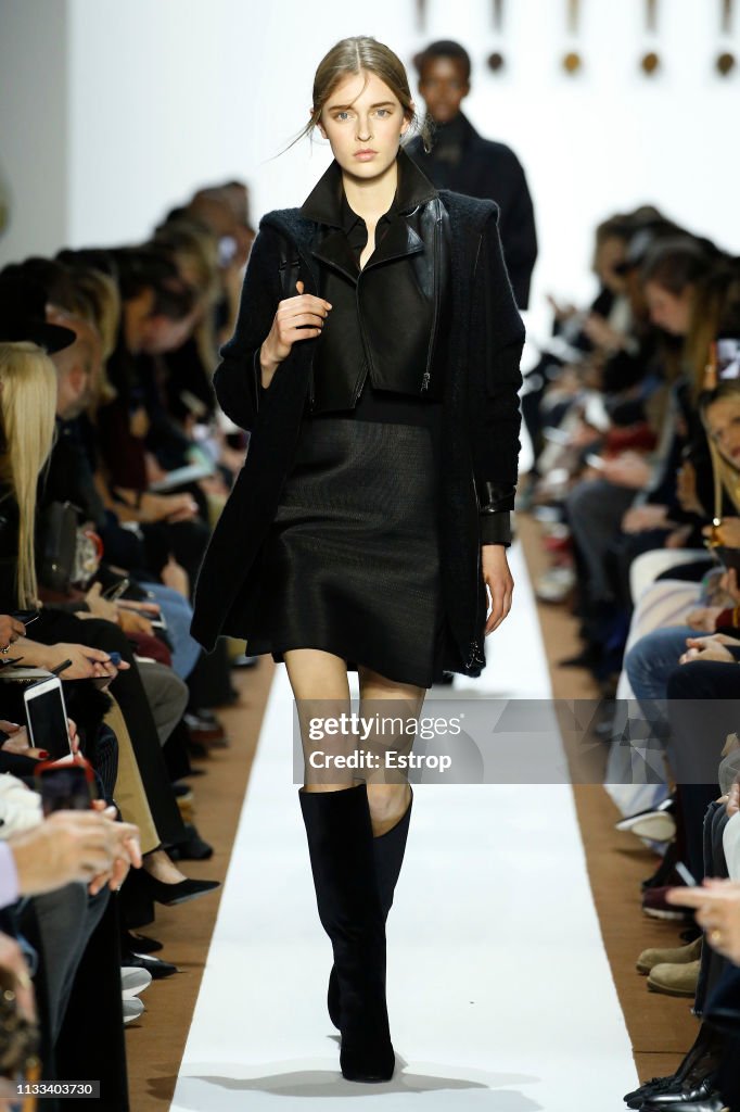 Akris : Runway - Paris Fashion Week Womenswear Fall/Winter 2019/2020