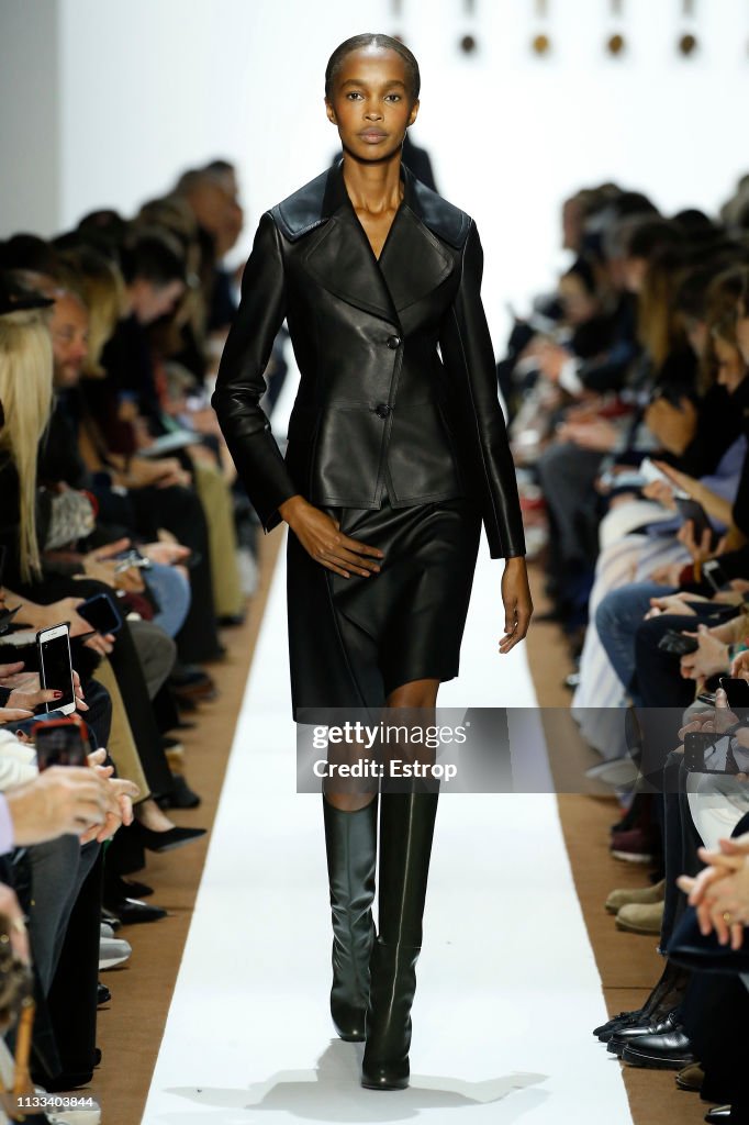 Akris : Runway - Paris Fashion Week Womenswear Fall/Winter 2019/2020