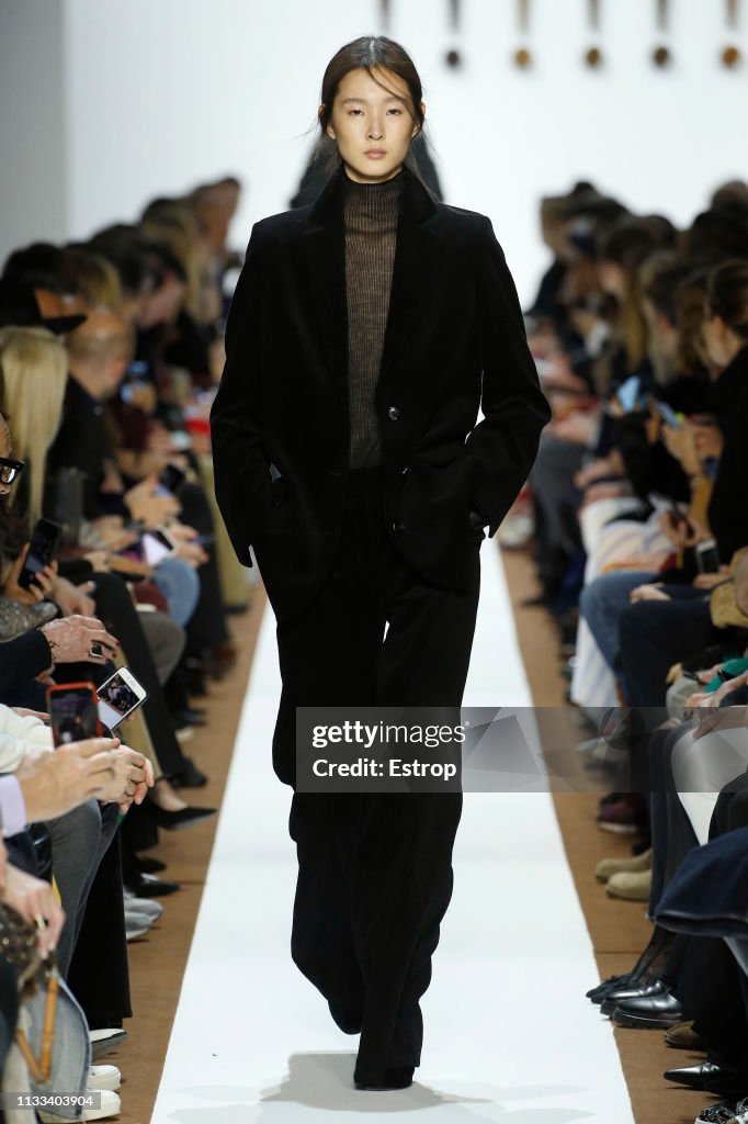 Akris : Runway - Paris Fashion Week Womenswear Fall/Winter 2019/2020