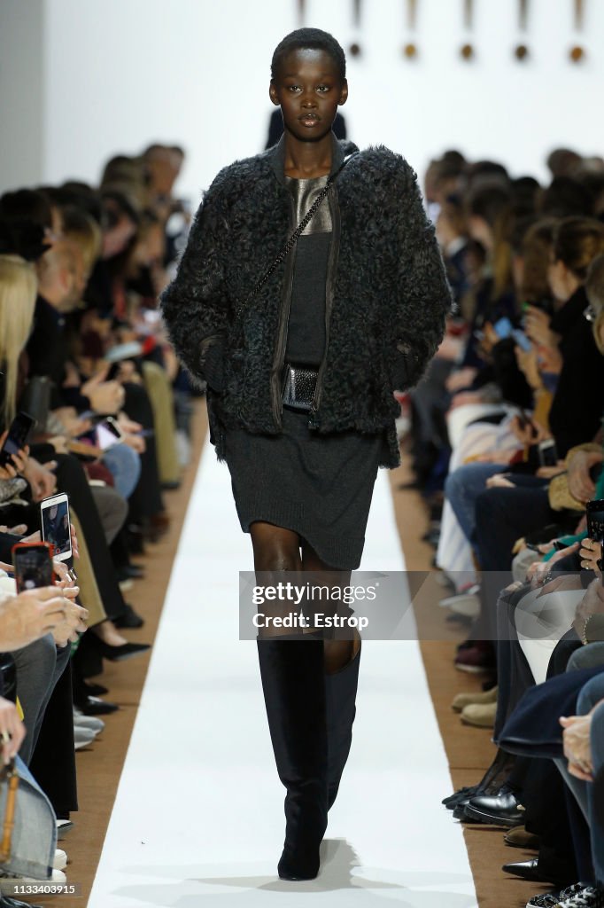 Akris : Runway - Paris Fashion Week Womenswear Fall/Winter 2019/2020