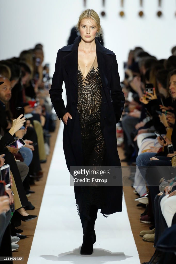 Akris : Runway - Paris Fashion Week Womenswear Fall/Winter 2019/2020