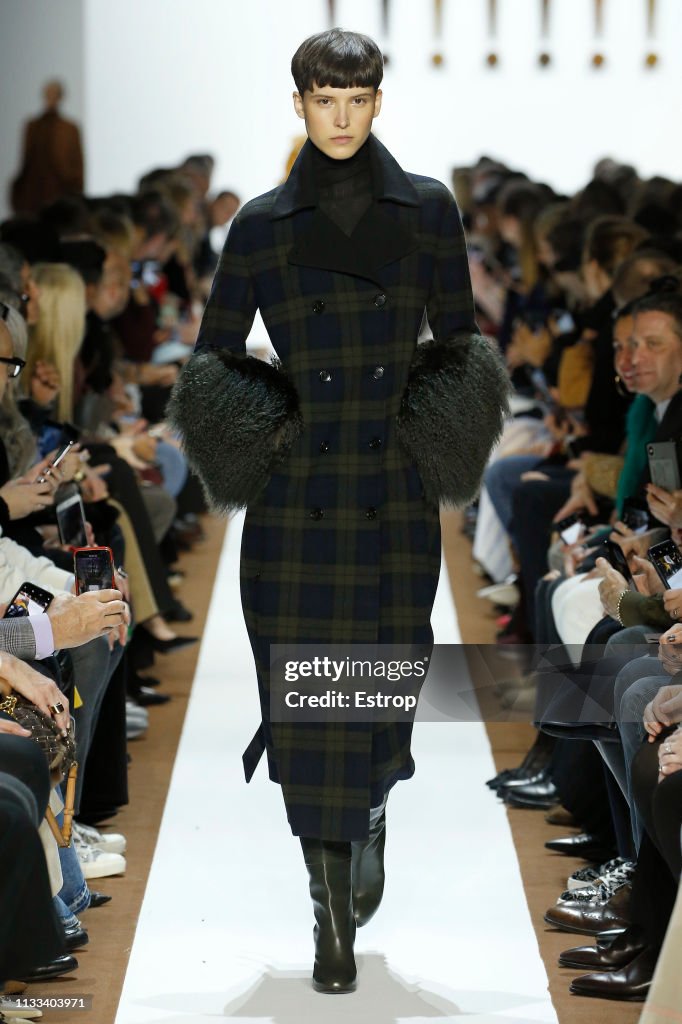 Akris : Runway - Paris Fashion Week Womenswear Fall/Winter 2019/2020