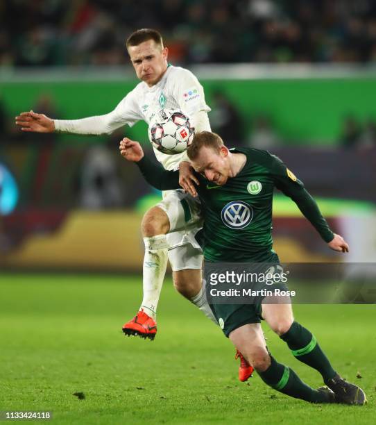 Maximilian Arnold of VfL Wolfsburg battles with Johannes Eggestein of Werder Bremen battle for the ball during the Bundesliga match between VfL...