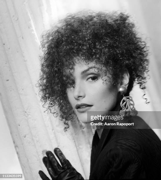 Mary Elizabeth Mastrantonio poses for a portrait in December 1984 in Los Angeles, California.