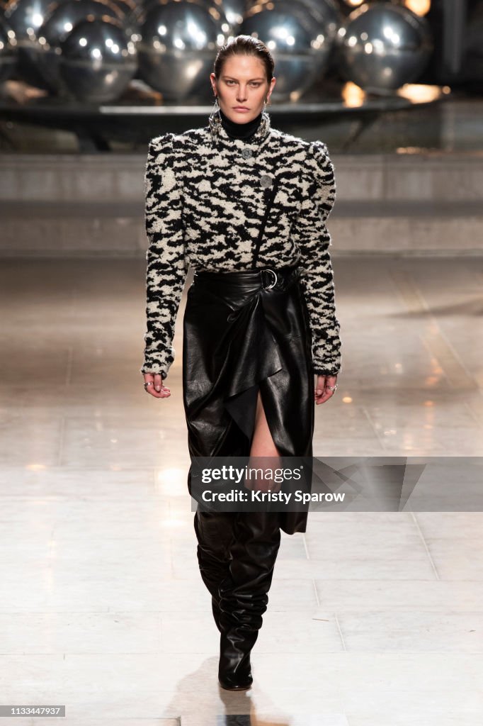 Isabel Marant : Runway - Paris Fashion Week Womenswear Fall/Winter 2019/2020