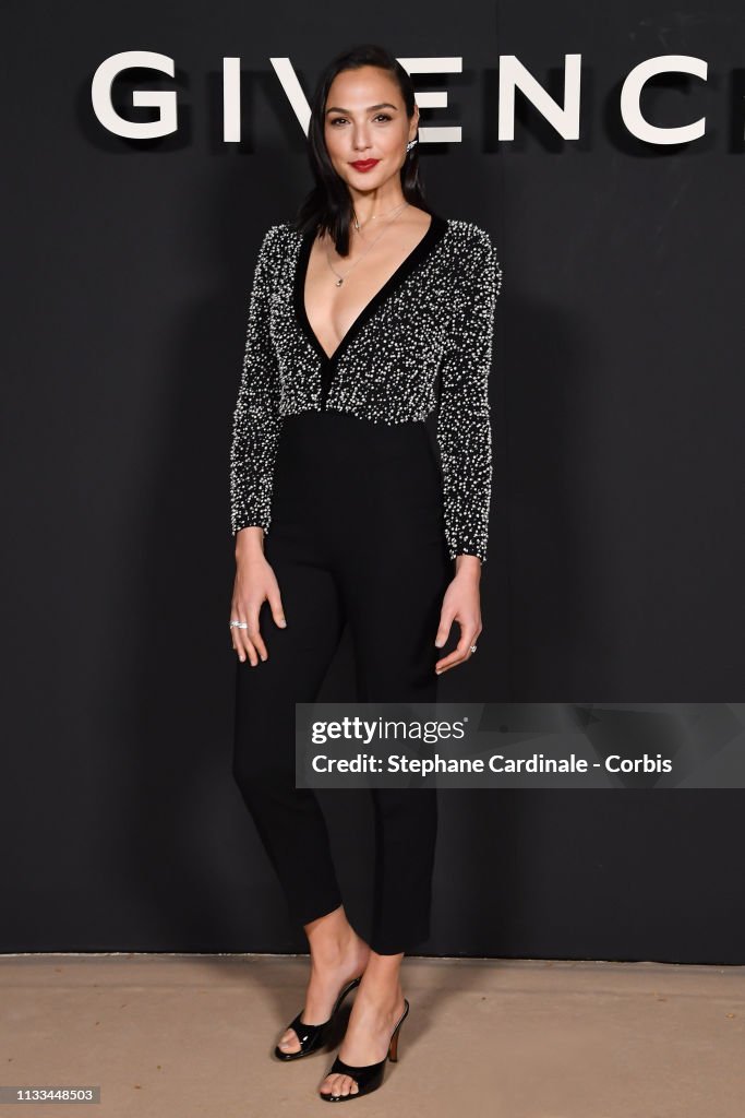Givenchy : Front Row - Paris Fashion Week Womenswear Fall/Winter 2019/2020