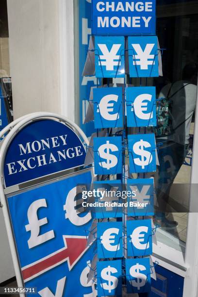 How Many Dollars Is 25 Pounds Photos And Premium High Res Pictures how-many-dollars-is-25-pounds-photos-and-premium-high-res-pictures