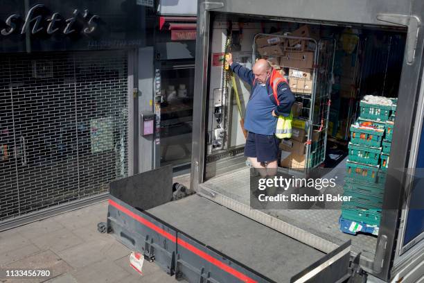 Delivery Driver Barnyard Supermarket Truck Delivery Photos and Premium High Res Pictures - Getty ...