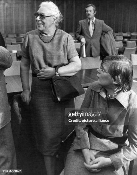Greta Burmester mit ihrer Mutter Charlotte, der zweiten Ehefrau des SPD-Politikers Herbert Wehner, am in Bonn bei einer Veranstaltung der...