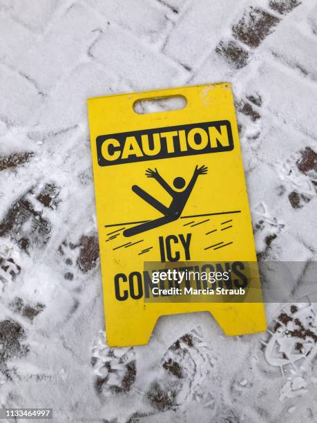 Icy Rocks Sign 1,942 Ice Warning Signs Stock Photos, High-Res Pictures, and Images ...