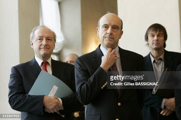 French President Jacques Chirac Presents The Committee Of The International Conference On Environment At The Elysee Palace In Paris, France On...