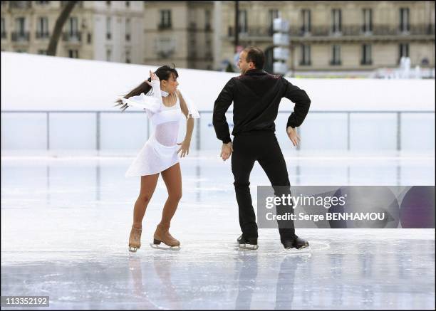 Sarah Abitbol And Stephane Bernadis Present Their Show On The Forecourt Of The Hotel De Ville In Paris, France On December 02, 2006 - Sarah Abitbol...