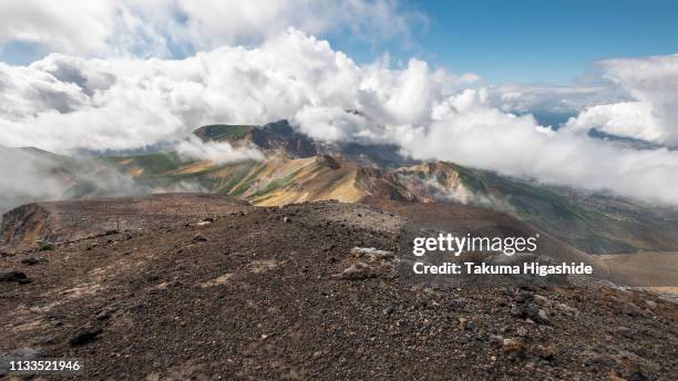 looming cloud - 遠近法 stock pictures, royalty-free photos & images