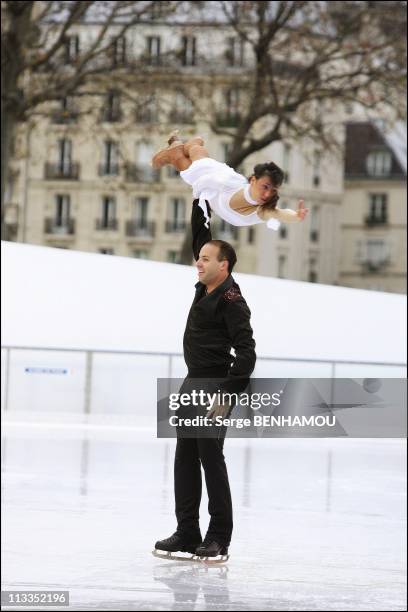 Sarah Abitbol And Stephane Bernadis Present Their Show On The Forecourt Of The Hotel De Ville In Paris, France On December 02, 2006 - Sarah Abitbol...