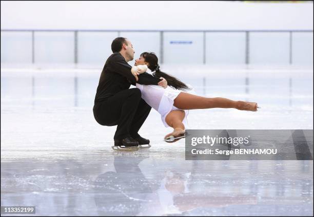 Sarah Abitbol And Stephane Bernadis Present Their Show On The Forecourt Of The Hotel De Ville In Paris, France On December 02, 2006 - Sarah Abitbol...