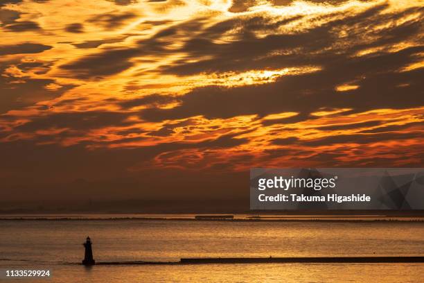 port city sunset - オレンジ色 stock-fotos und bilder