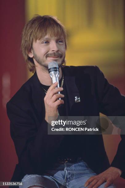 French singer and songwriter Renaud on the set of television show Stars 90.