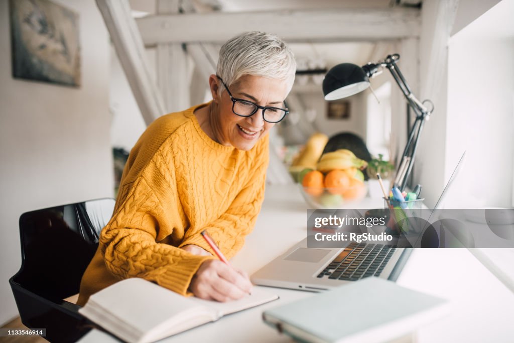 Escritura de la vieja mujer