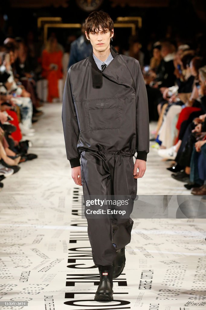 Stella McCartney : Runway - Paris Fashion Week Womenswear Fall/Winter 2019/2020