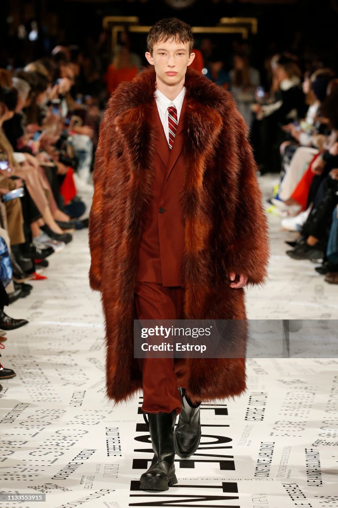 Stella McCartney : Runway - Paris Fashion Week Womenswear Fall/Winter 2019/2020