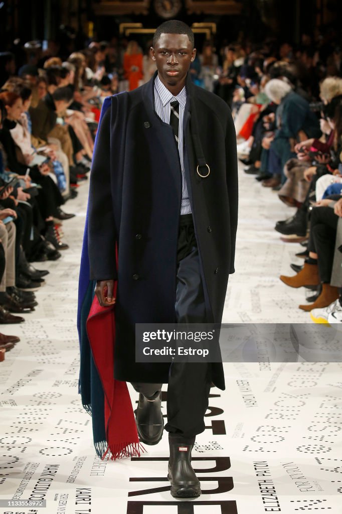 Stella McCartney : Runway - Paris Fashion Week Womenswear Fall/Winter 2019/2020