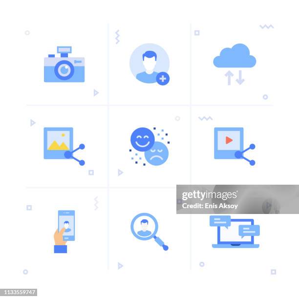 ilustraciones, imágenes clip art, dibujos animados e iconos de stock de conjunto de iconos de redes sociales - almacenamiento en nube