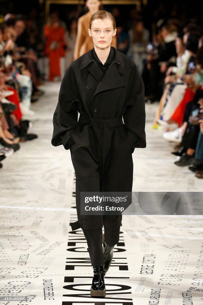 Stella McCartney : Runway - Paris Fashion Week Womenswear Fall/Winter 2019/2020